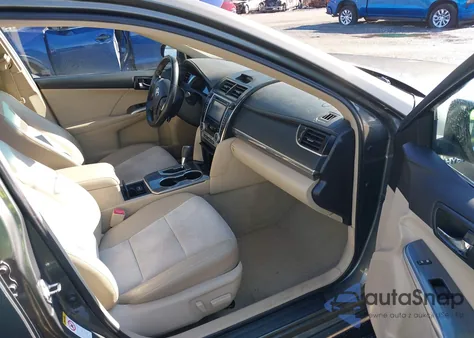 2013 Toyota Camry Hybrid Xle z USA, uszkodzony, nr VIN 4T1BD1FKXDU079411